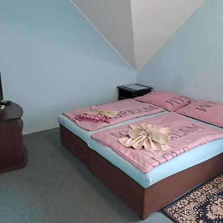 Hotel Kamenny Vrch Хомутов Екстер'єр фото