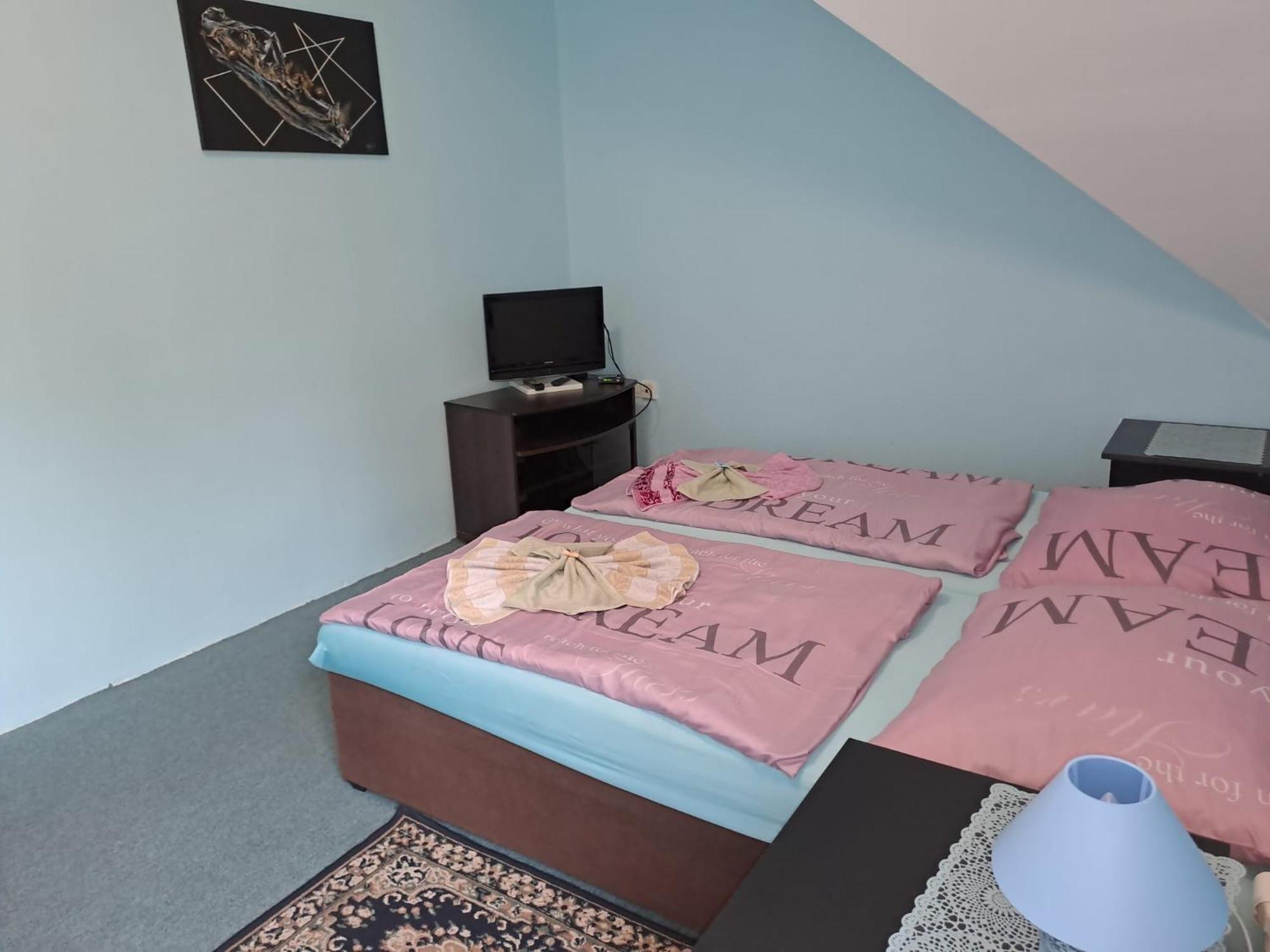 Hotel Kamenny Vrch Хомутов Екстер'єр фото
