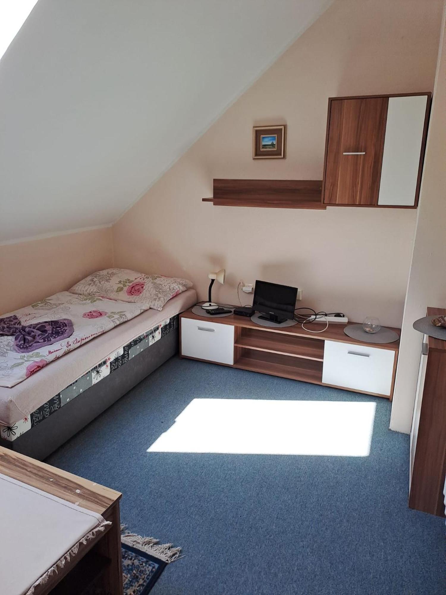Hotel Kamenny Vrch Хомутов Екстер'єр фото