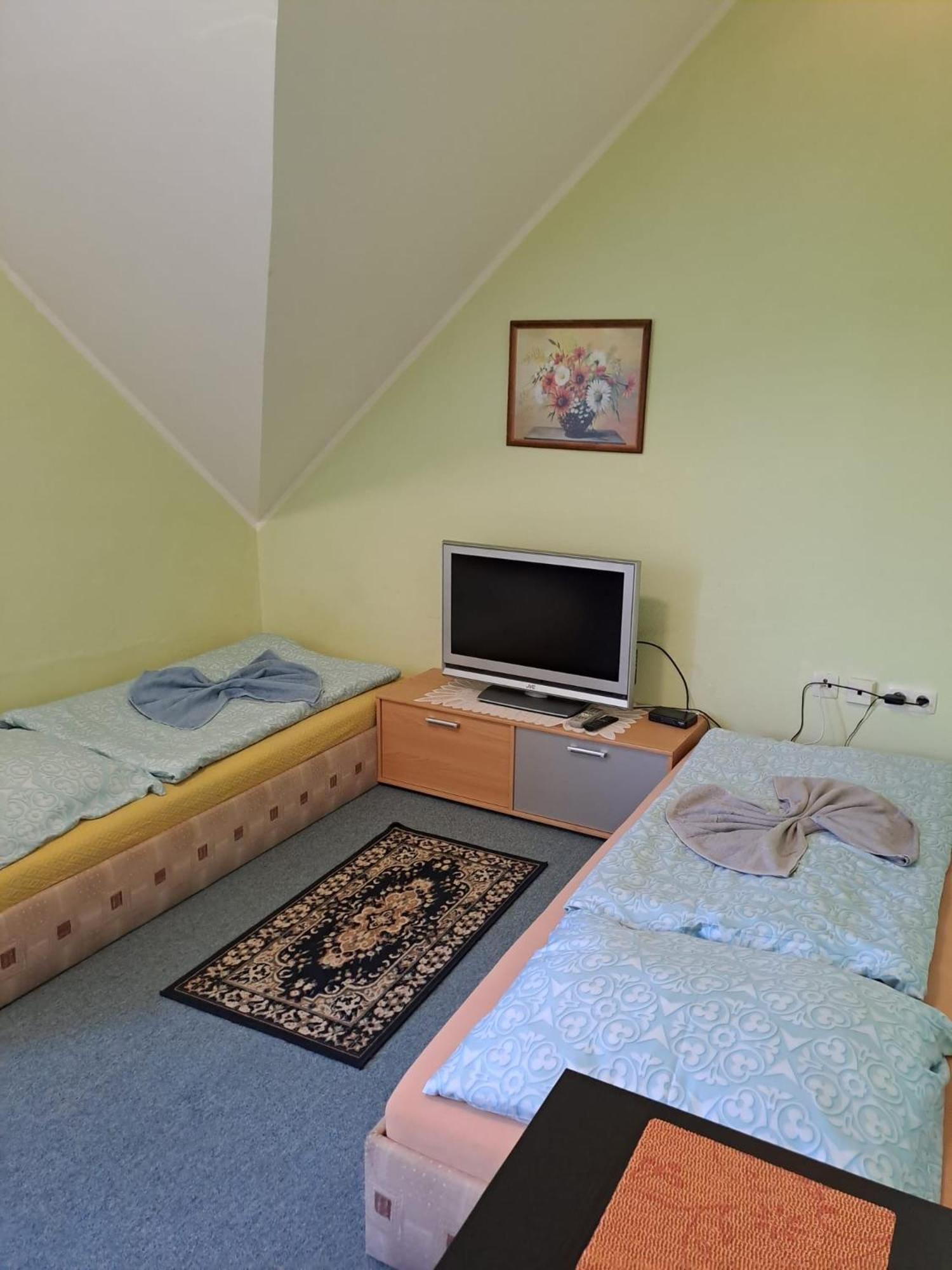 Hotel Kamenny Vrch Хомутов Екстер'єр фото