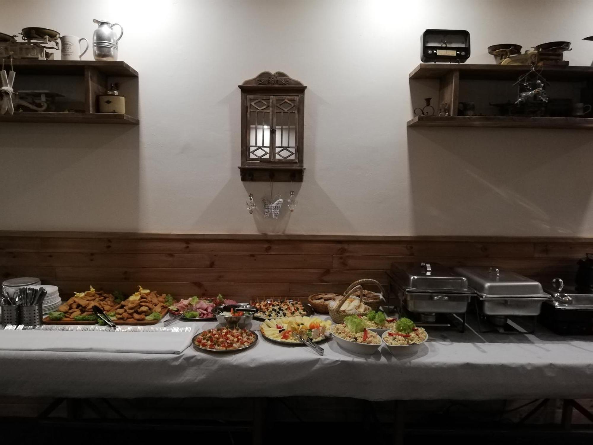 Hotel Kamenny Vrch Хомутов Екстер'єр фото